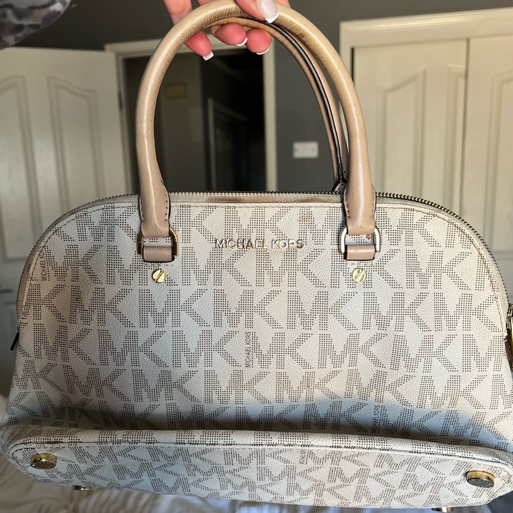 Micheal Kors purse